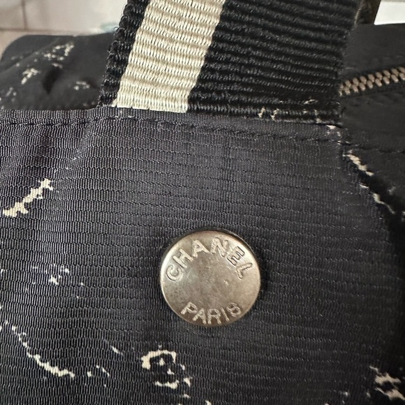 CHANEL Black Quilted Travel Bag with Diamond Pattern - Picture 15 of 16